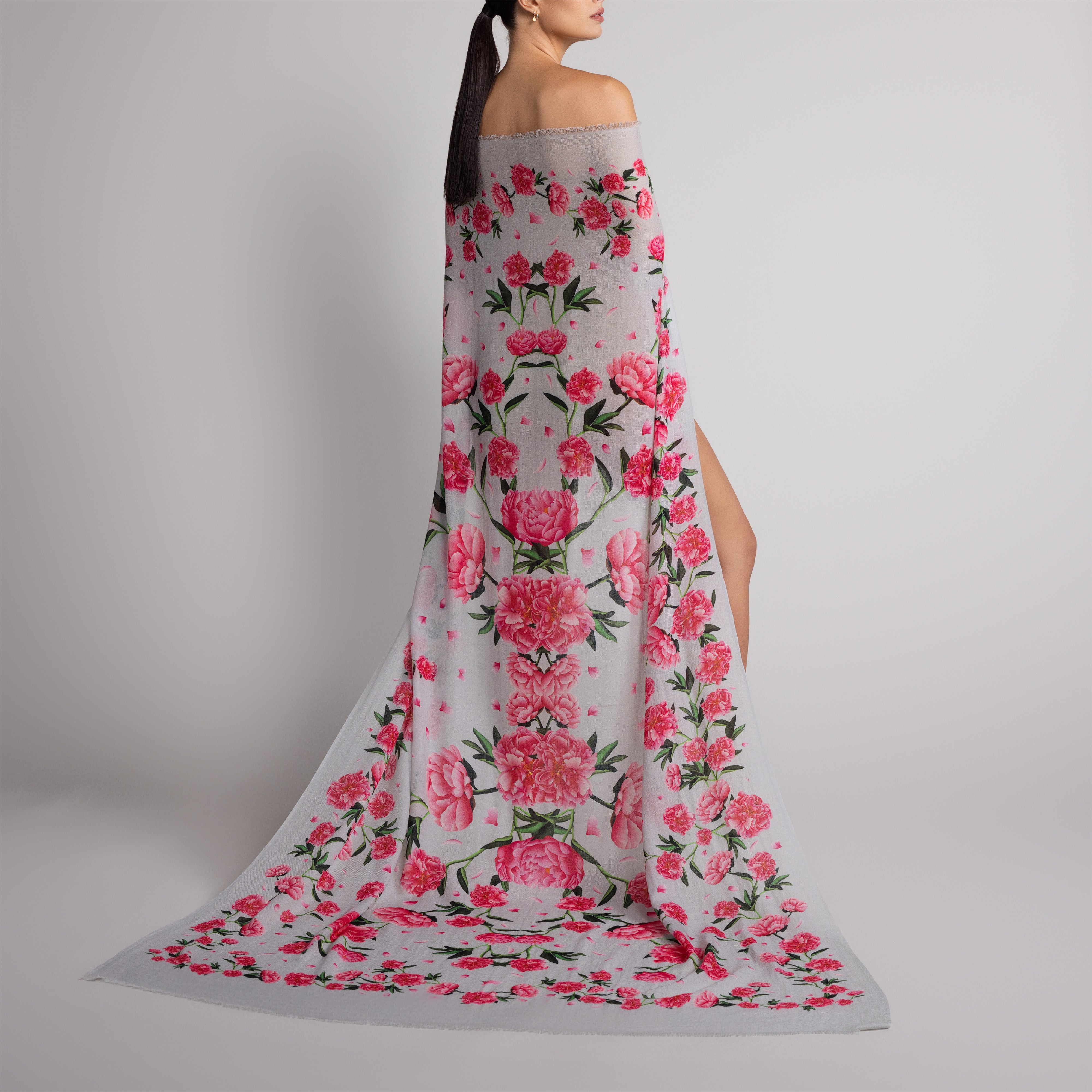 Peony 100% Cashmere Scarf in Light Grey