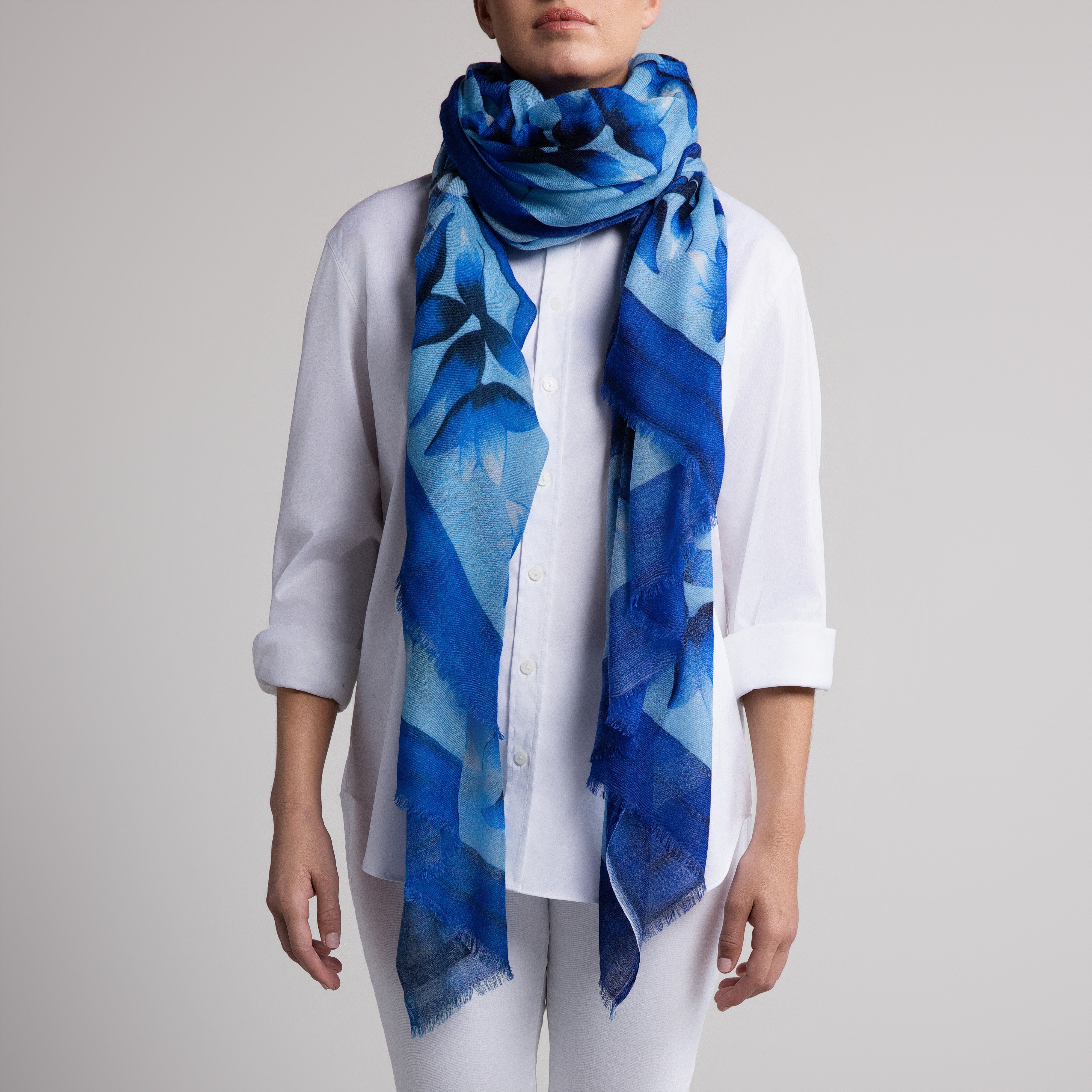 Azul 100% Cashmere Scarf in Light Blue