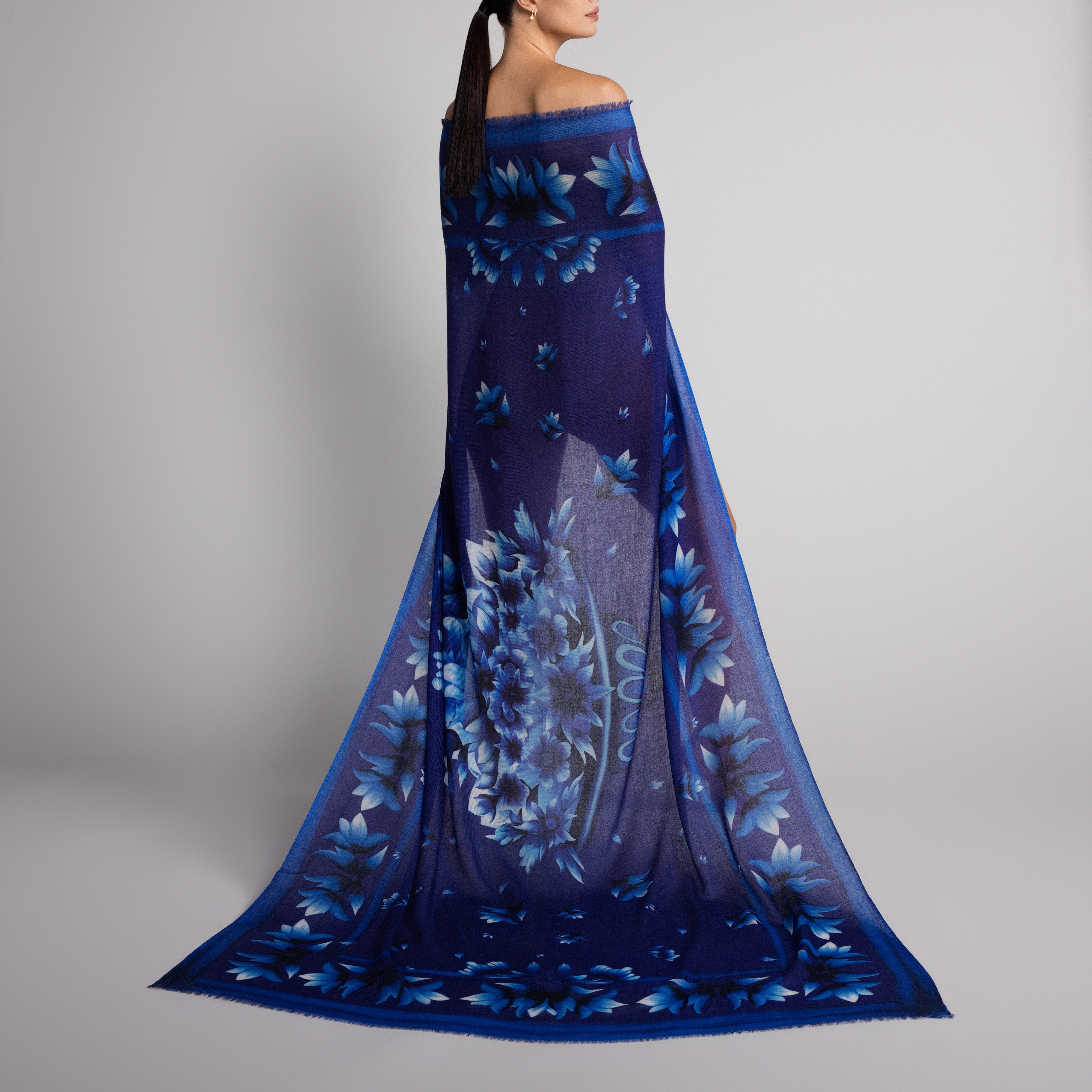 Azul 100% Cashmere Scarf in Navy Blue