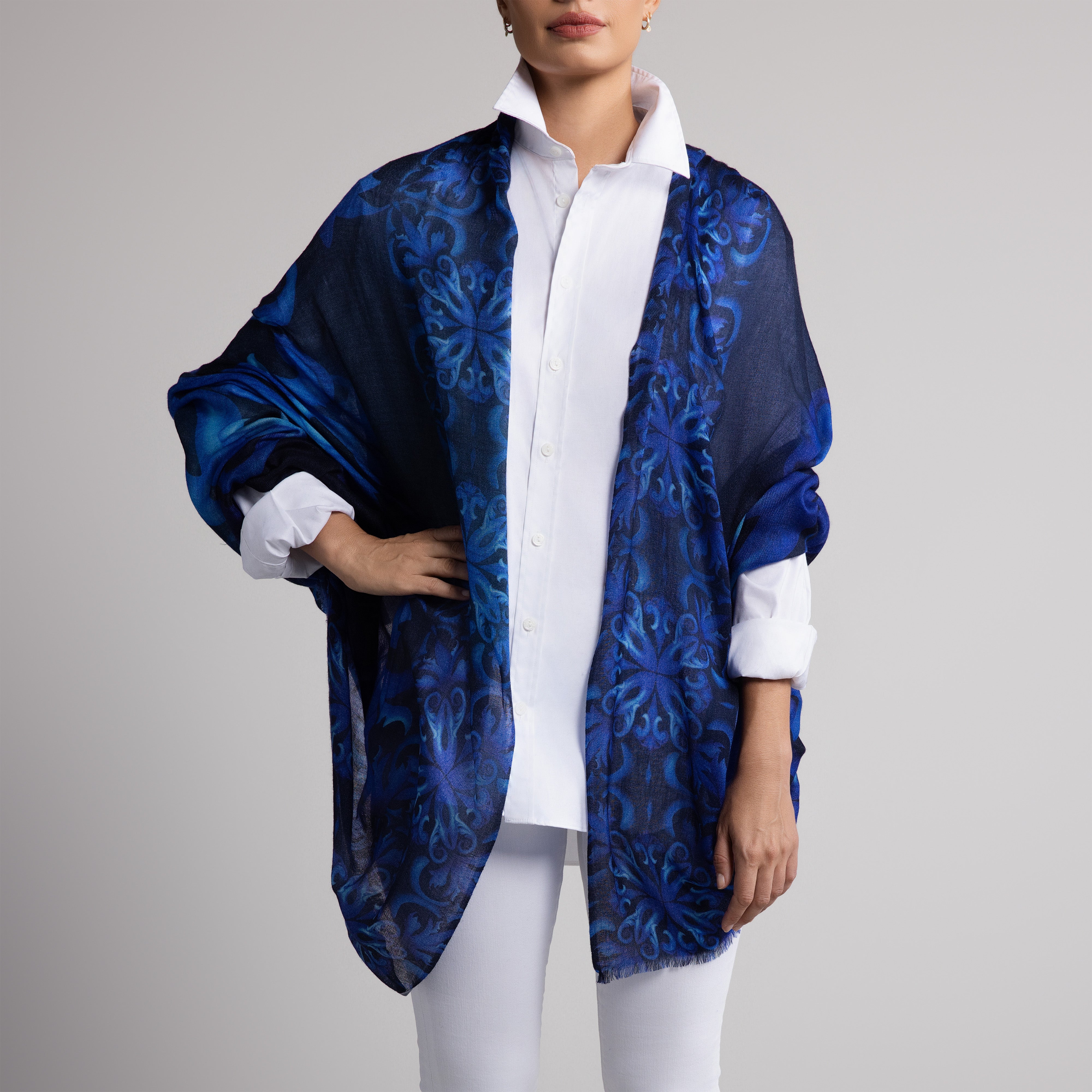 Azul 100% Cashmere Scarf in Navy Blue
