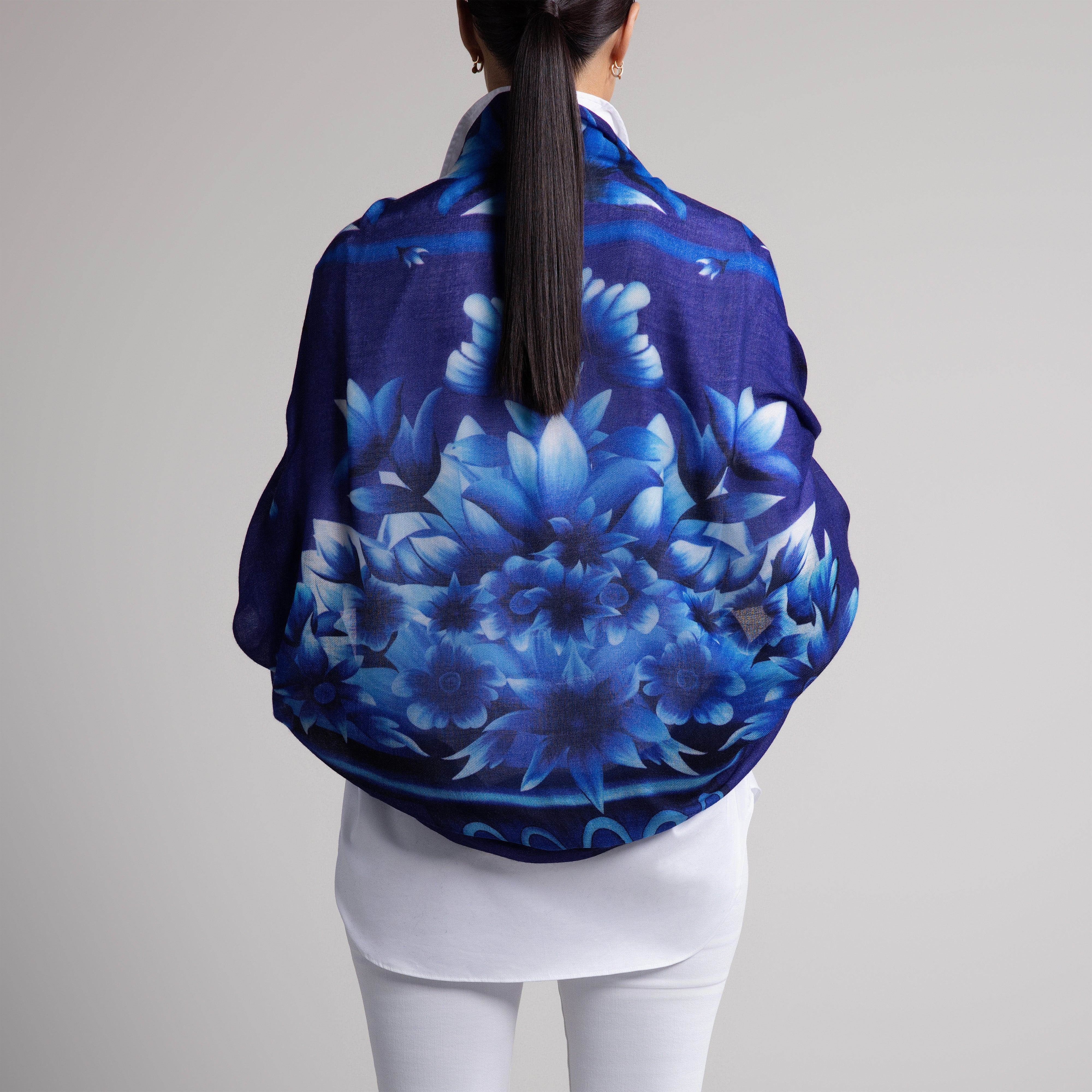 Azul 100% Cashmere Scarf in Navy Blue