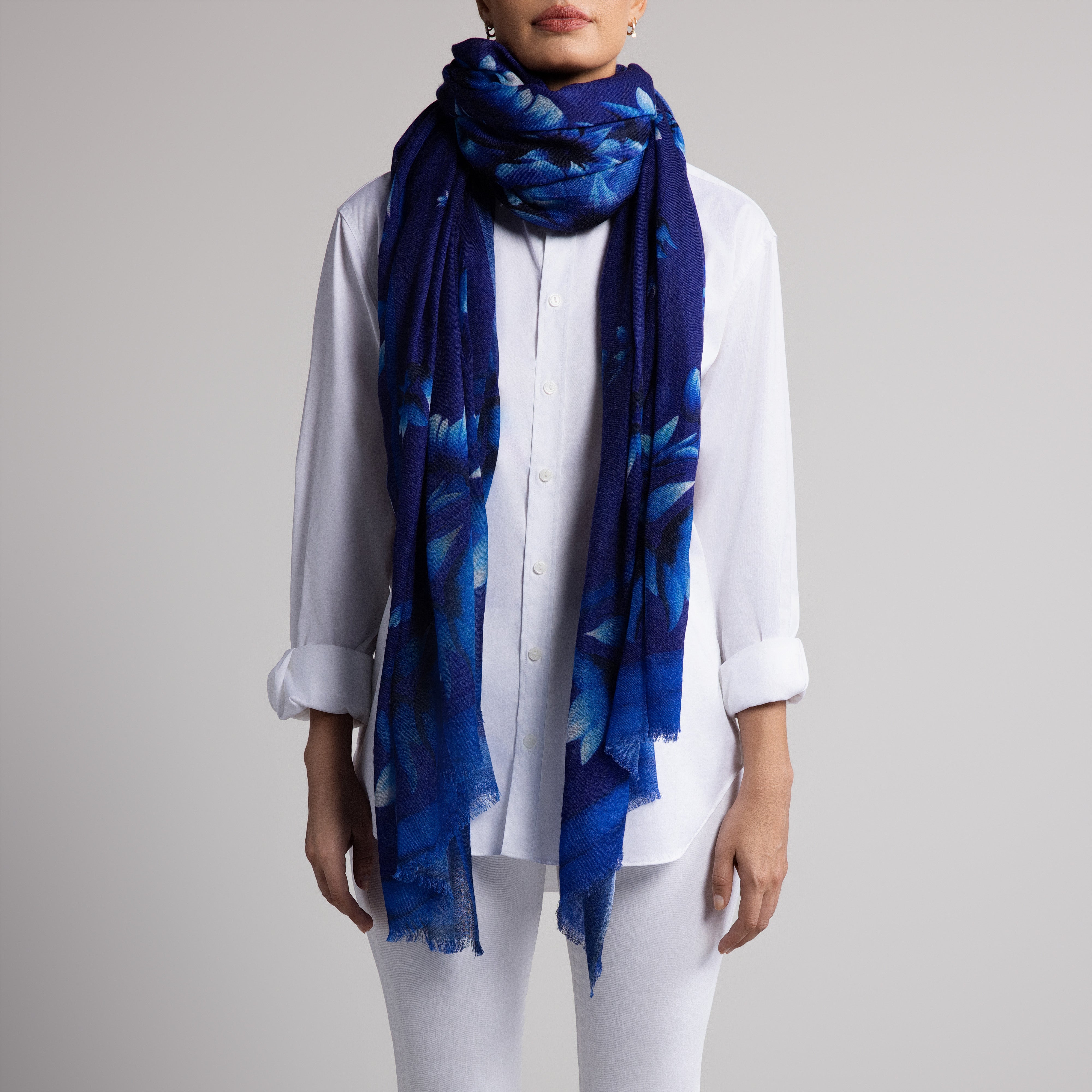 Azul 100% Cashmere Scarf in Navy Blue